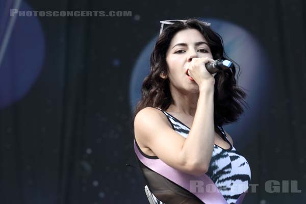 MARINA AND THE DIAMONDS - 2015-08-29 - SAINT CLOUD - Domaine National - Scene de la Cascade - 